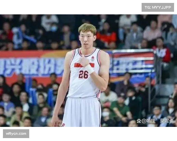 杨毅分析周琦选择留在国内的原因:年薪与奖金诱惑难以抗拒 杨毅分析周琦选择留在国内的原因:年薪与奖金诱惑难以抗拒